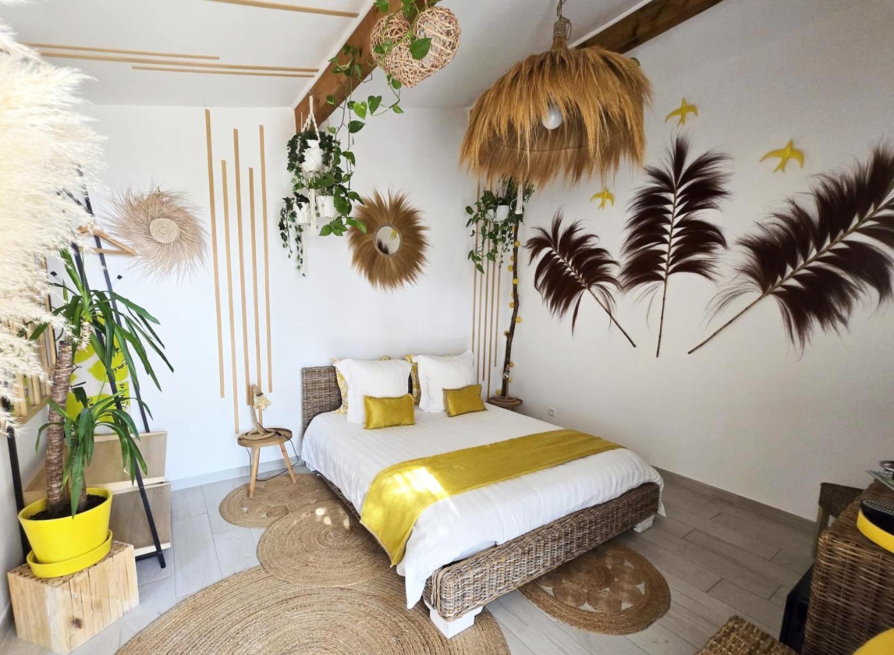 Le Nid Bleu Bed & Breakfast *