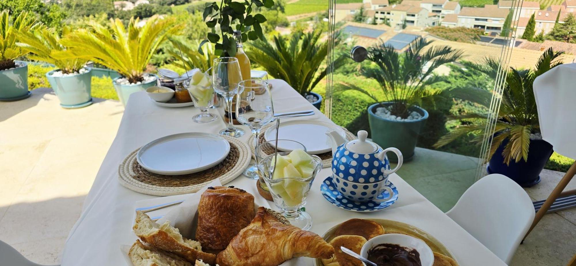 Le Nid Bleu Bed & Breakfast *